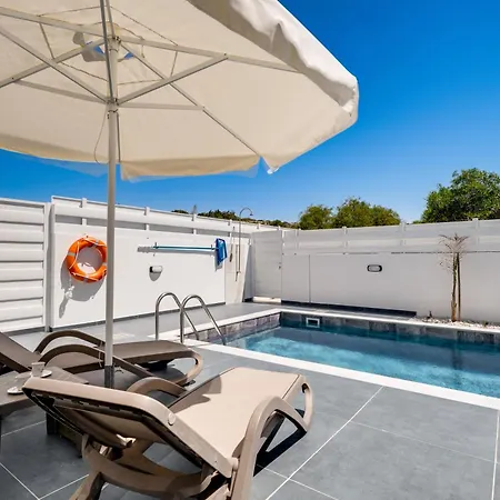 Luxury 1 & 2 Bdr 300 Meters From Sandy Beach! Ayia Napa