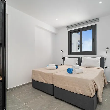 Luxury 1 & 2 Bdr 300 Meters From Sandy Beach! *