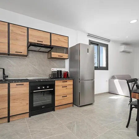 Luxury 1 & 2 Bdr 300 Meters From Sandy Beach!