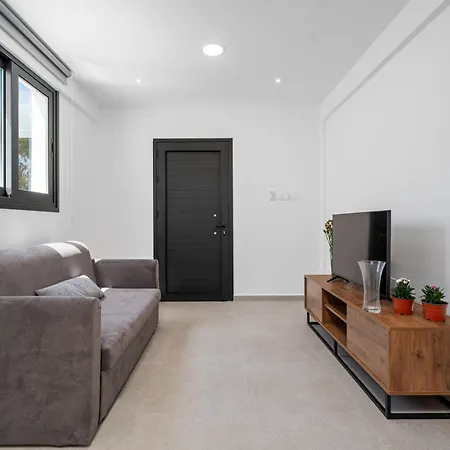 Luxury 1 & 2 Bdr 300 Meters From Sandy Beach! *