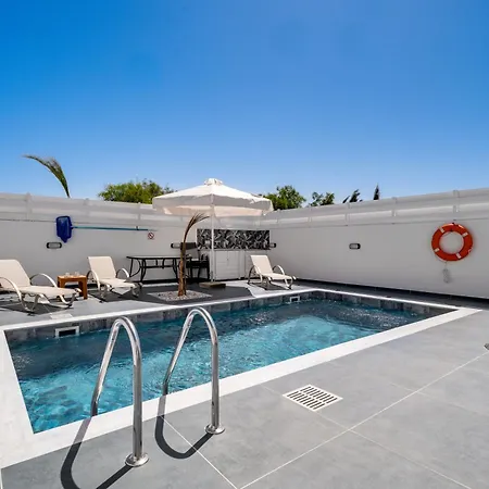 Luxury 1 & 2 Bdr 300 Meters From Sandy Beach! Villa Ayia Napa
