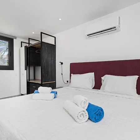 Luxury 1 & 2 Bdr 300 Meters From Sandy Beach! Villa
